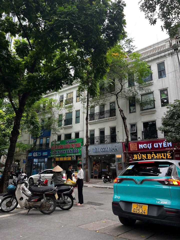 Nhà mặt phố Tô Hiệu, Cầu Giấy 120m² - Mặt tiền đẹp, giá tốt cho thuê!