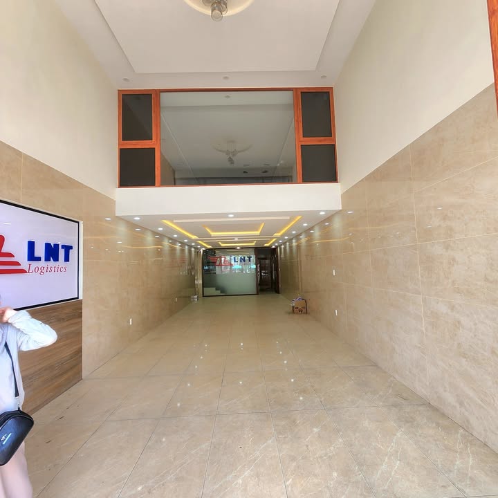 Cho thuê nhà phố 5 tầng mặt đường Nguyễn Hữu Thọ - Thang máy tiện lợi chỉ 40 triệu/tháng