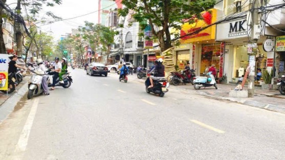 Nhà mặt đường Hai Bà Trưng - 96m² chỉ 21 tỷ - Vị trí đắc địa cho kinh doanh!