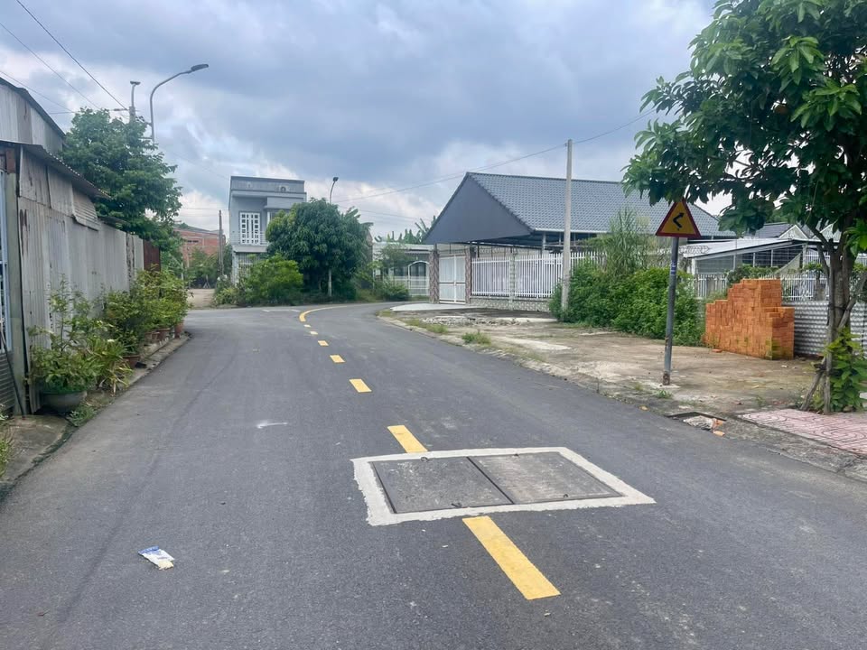 Nhà mới bán gấp đường Võ Văn Kiệt, Trà Vinh 265m² giá 4 tỷ - Hướng Tây, rộng rãi