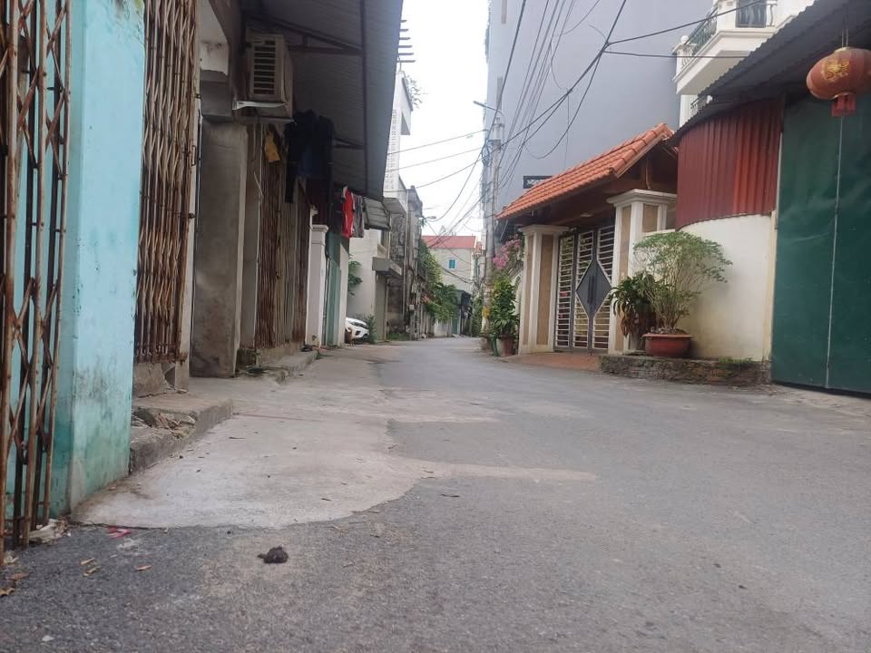 Nhà 4 tầng Cao Trung, Đức Giang - 42m² - Thiết kế hiện đại, giá thỏa thuận!