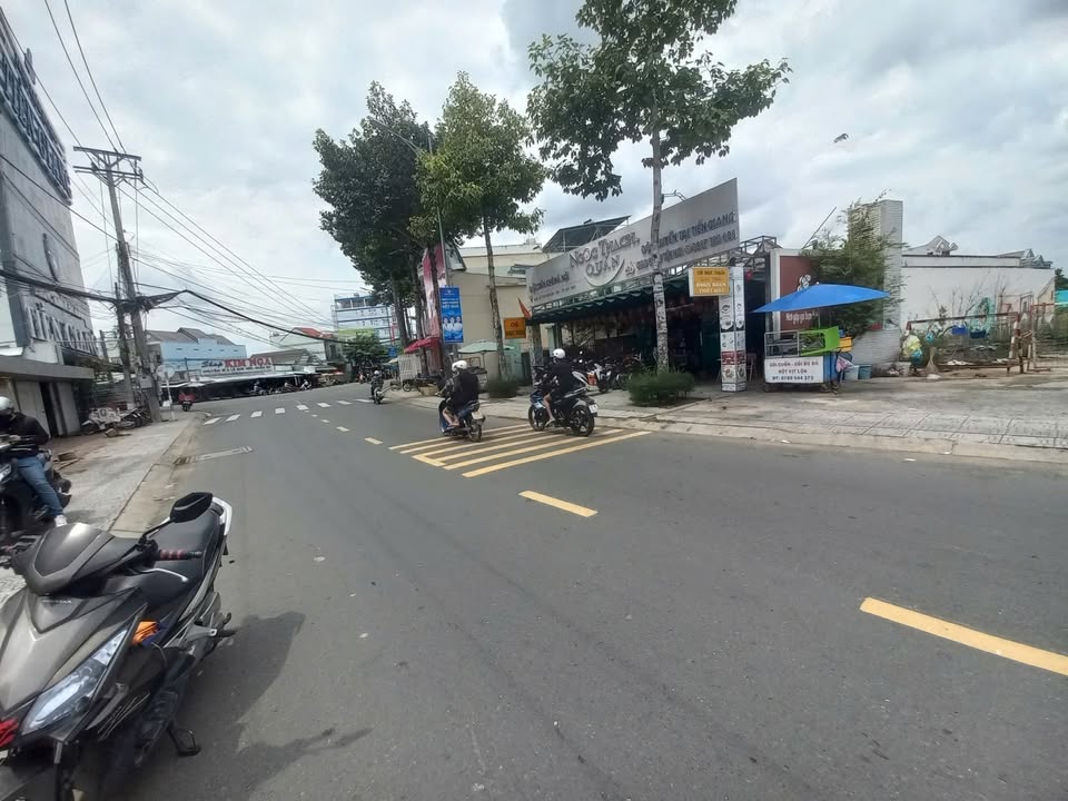 Nhà mặt tiền Lê Văn Phẩm, Mỹ Tho 246m² giá 15 tỷ - Kinh doanh đắc địa!