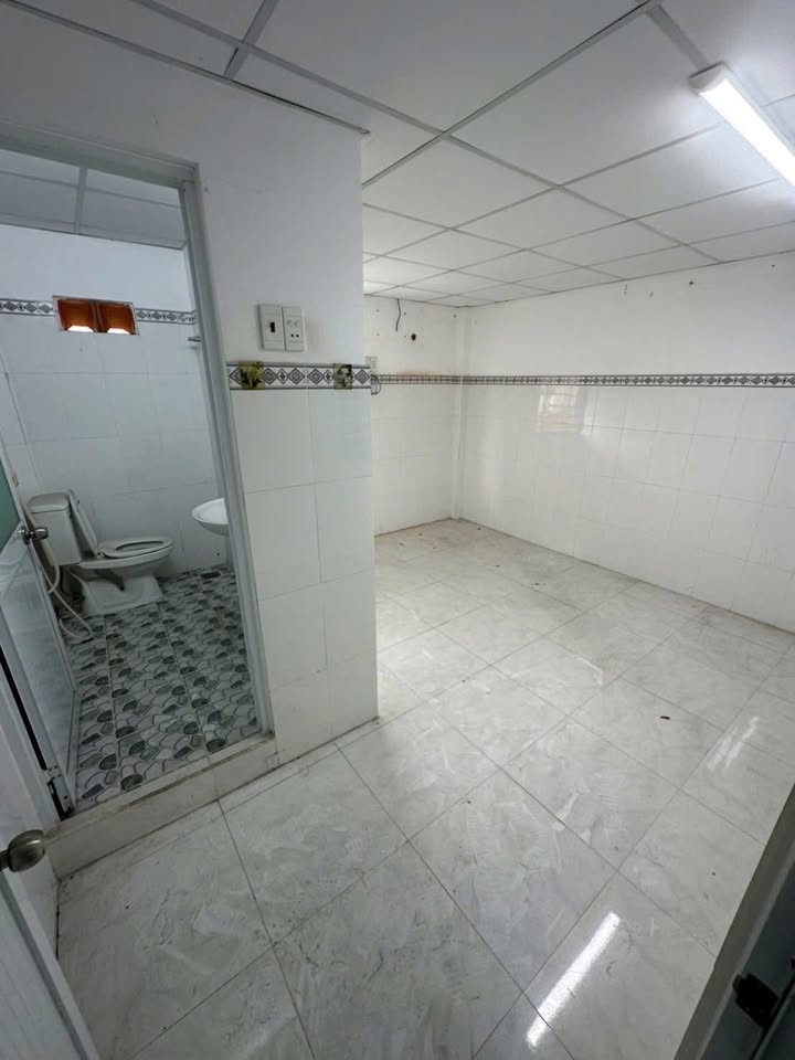 Nhà mặt tiền đường 10, phường Phước Bình, quận 9, 100m² - Cho thuê ngay chỉ 12 triệu!