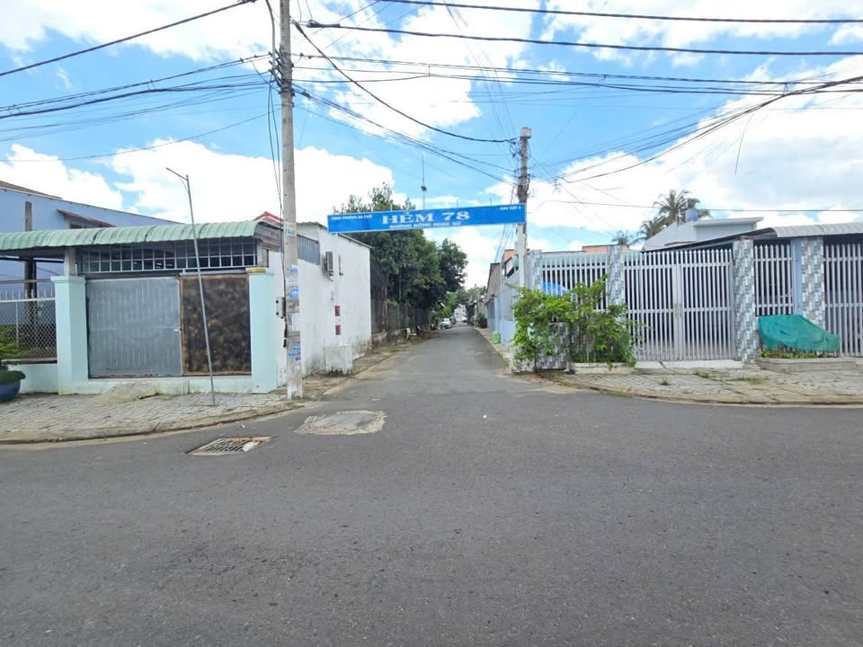 Nhà bán Hẻm 235 Đồng Văn Cống - 113m² giá 3.2 tỷ - Tiện ích đầy đủ!