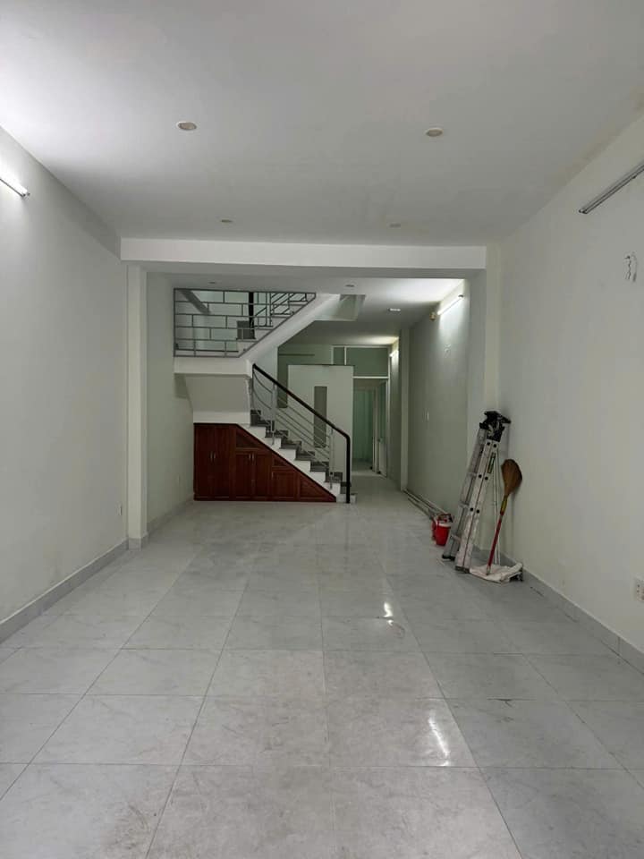 Nhà nguyên căn cho thuê mặt tiền Trần Bá Giao, Gò Vấp 100m² giá 15 triệu - Kinh doanh thuận lợi!