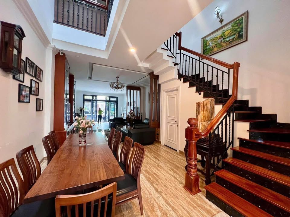 Nhà đẹp đường Nguyễn Thới Bưng, 100m² giá 16 tỷ - Sổ đỏ chính chủ!