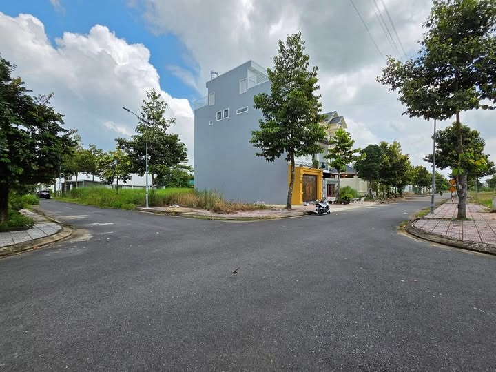 Đất nền góc KDC Ngân Thuận, Bình Thủy, 136m² giá 4 tỷ - Sổ hồng chính chủ!