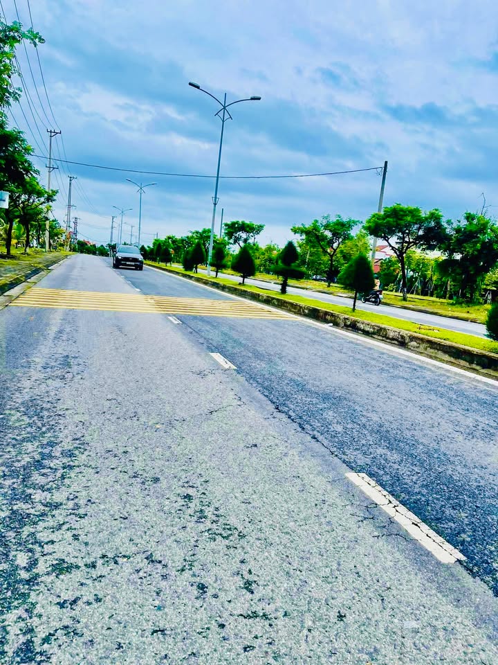 Đất nền mặt tiền Lạc Long Quân, Hội An 207m² giá 8 tỷ - Cơ hội đầu tư hấp dẫn!