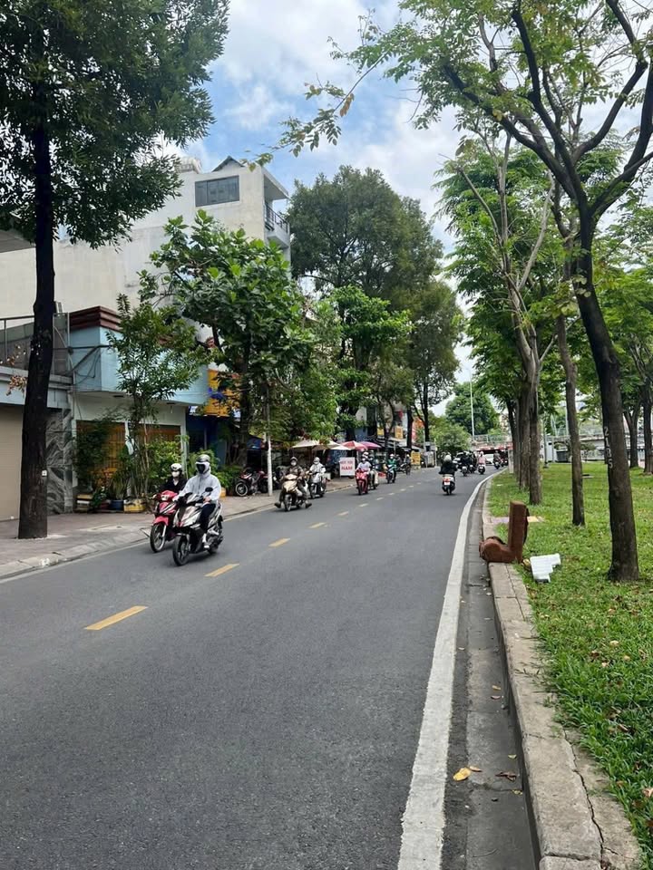 Tòa nhà mặt tiền Trường Sa, Bình Thạnh 120m² giá 43 tỷ - Đầu tư sinh lời ổn định!