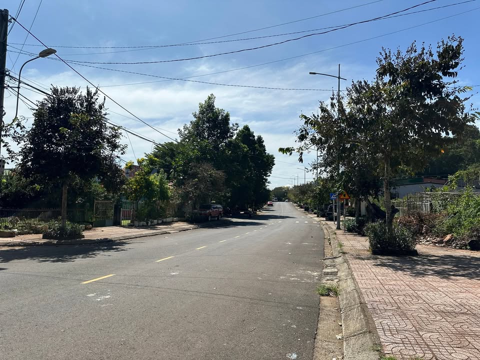 Nhà mặt tiền đường Tống Duy Tân, Gia Nghĩa 150m² giá 3 tỷ - Không thể bỏ lỡ!