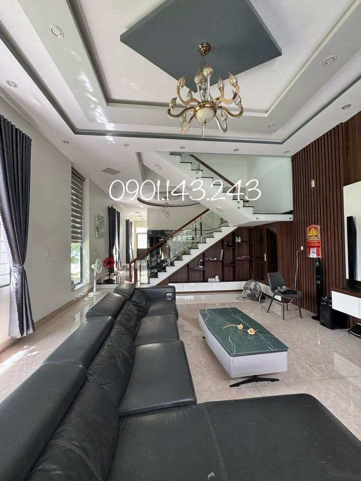 Nhà 3 Tầng Tân Thạnh Tam Kỳ 138m² giá 4.2 tỷ - Hướng Đông mát mẻ!