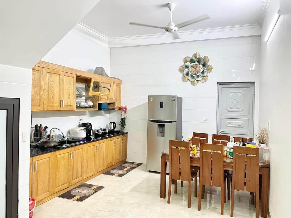 Nhà Yết Kiêu 3 tầng Cẩm Phả 68m² giá 4 tỷ - Thiết kế hiện đại, ô tô đỗ tận cửa!