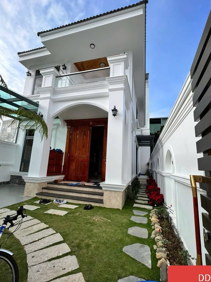 Nhà đẹp Đà Lạt 160m² giá 12 tỷ - Sân ô tô thoải mái, chính chủ!