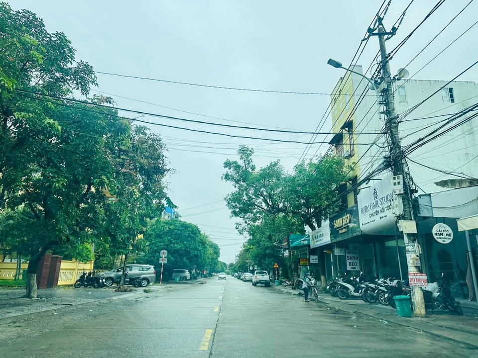 Nhà 2 tầng mặt tiền đường Hai Bà Trưng Đồng Hới 99m² giá 5.91 tỷ - Đầu tư sinh lời ngay!