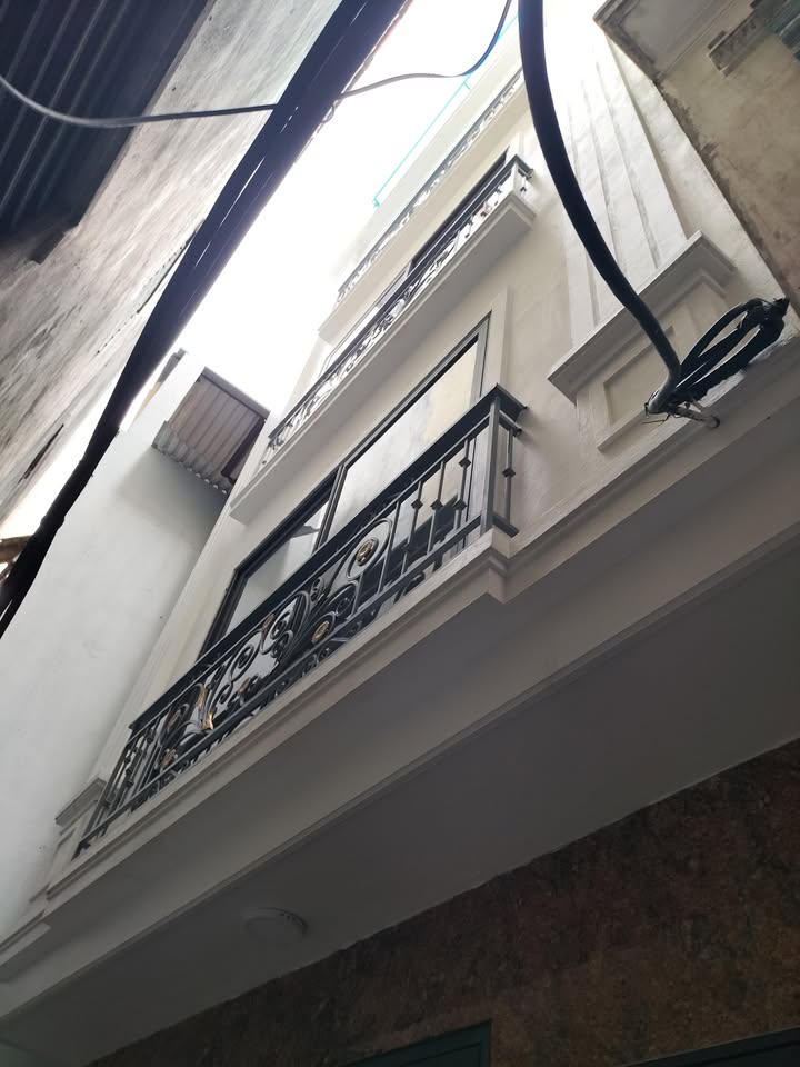 Nhà 5 tầng tại ngõ 28 Tứ Liên 37m² giá chỉ 9 tỷ - Yên tĩnh, sang trọng!