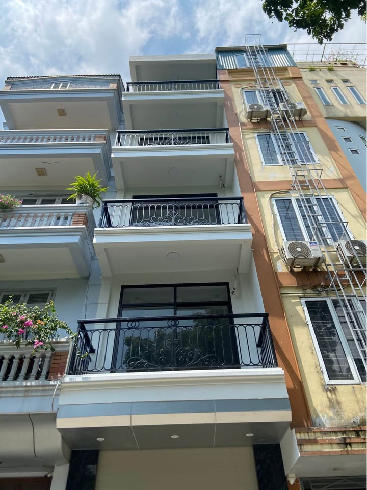 Nhà phố Tân Khai, Hoàng Mai 38m² giá 12 tỷ - Mặt ngõ kinh doanh ô tô đỗ cửa!