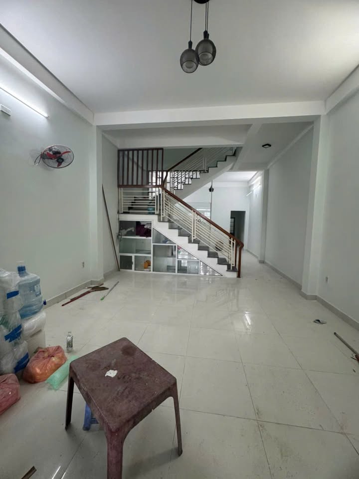 Nhà 2 tầng Hòa Xuân 10 triệu - Gần cầu Cẩm Lệ, sân xe rộng rãi!