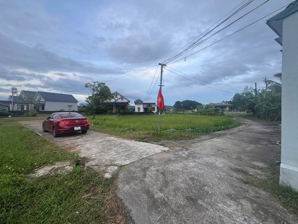 Đất đẹp 98m² tại xã Hải Tiến, Móng Cái - Giá chỉ 300 triệu!