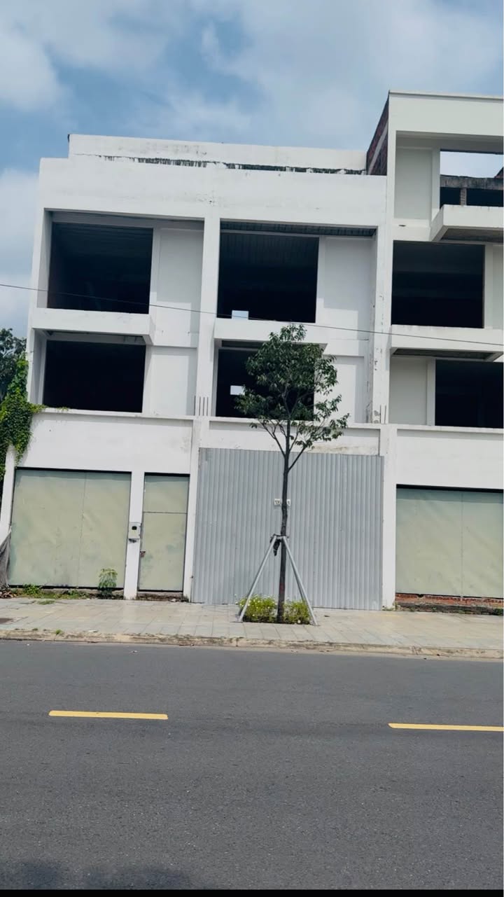 Nhà mặt tiền Bờ Kè Mỹ Tho 100m² giá 7.7 tỷ - Kinh doanh đắc địa!