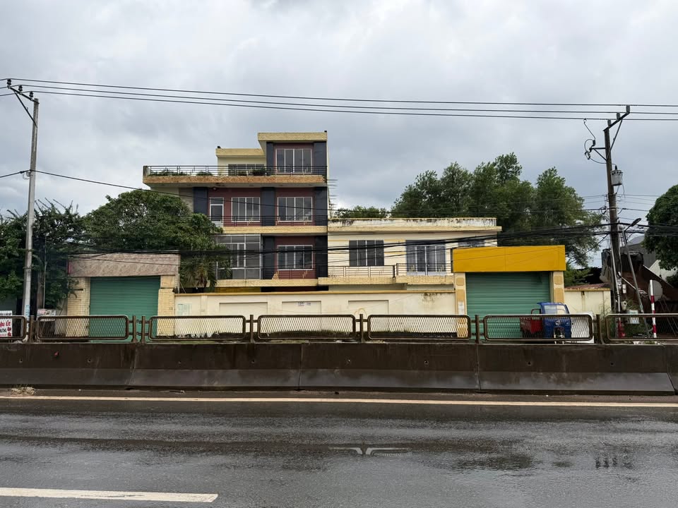 Cho thuê tòa nhà mặt tiền Quốc lộ 14 Đồng Xoài - Diện tích lớn, vị trí đắc địa!