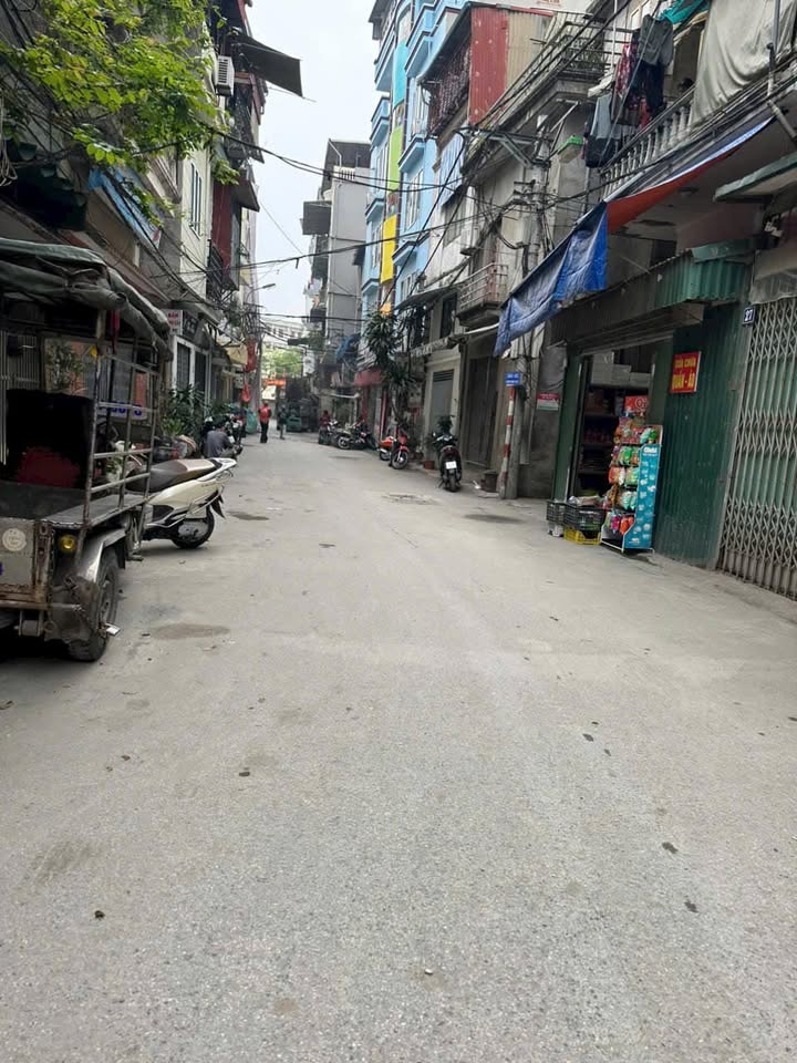 Nhà phố Phan Đình Giót 35m² giá 7 tỷ - Mặt tiền rộng, đỗ ô tô thoải mái!