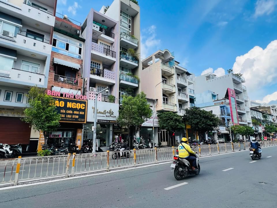 Nhà mặt tiền Trần Hưng Đạo, Quận 5, 83m² giá 42 tỷ - Đầu tư sinh lời ngay!
