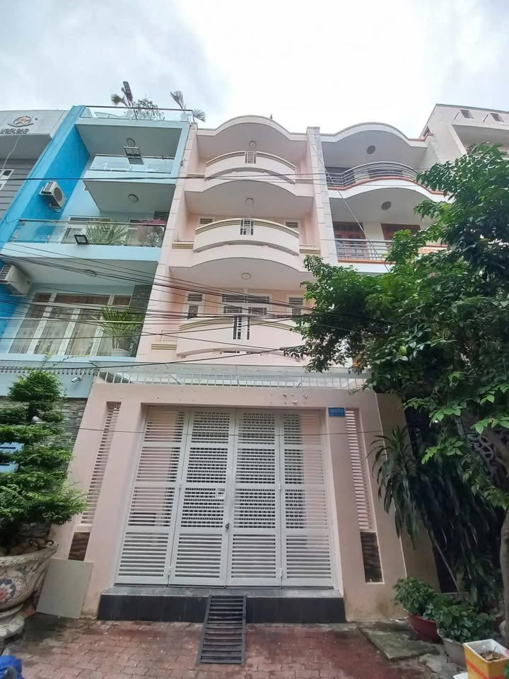 Nhà riêng Cách Mạng Tháng 8, Quận 3 - Diện tích 82.5m² giá 24 tỷ - Đối diện công viên Lê Thị Riêng!