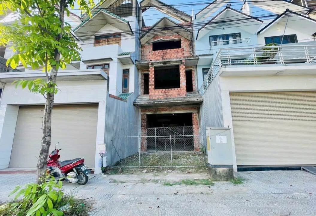 Nhà phố 4 tầng Tỉnh Lộ 10, Phú Mỹ 126m² giá 5 tỷ - Kinh doanh sầm uất!