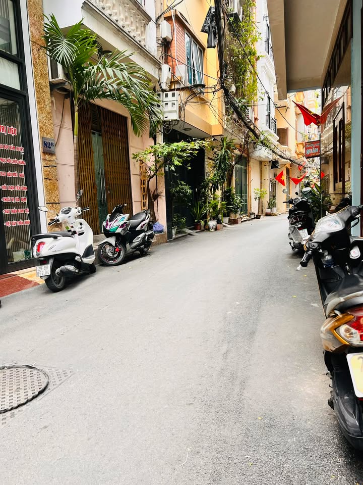 Nhà Phố Mặt Tiền Kinh Doanh Đường Hoàng Văn Thái, 36m² Giá 14.2 Tỷ - Sổ Đỏ Chính Chủ!