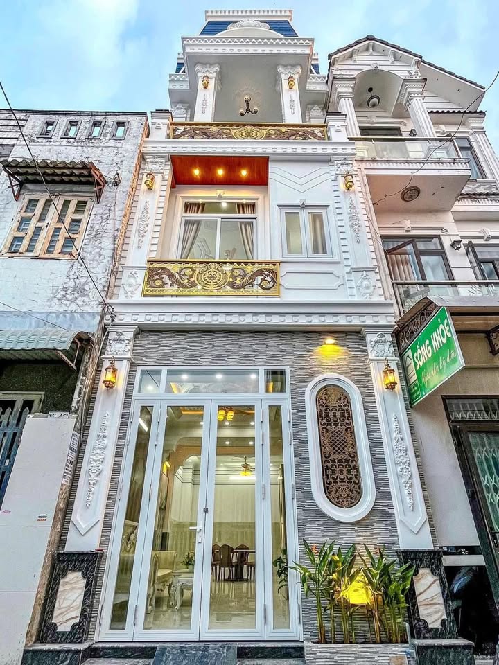 Nhà 1 Trệt 2 Lầu Hẻm 11 Nguyễn Văn Linh, Cần Thơ 45m² giá 3.55 tỷ - Thích hợp ở và kinh doanh!