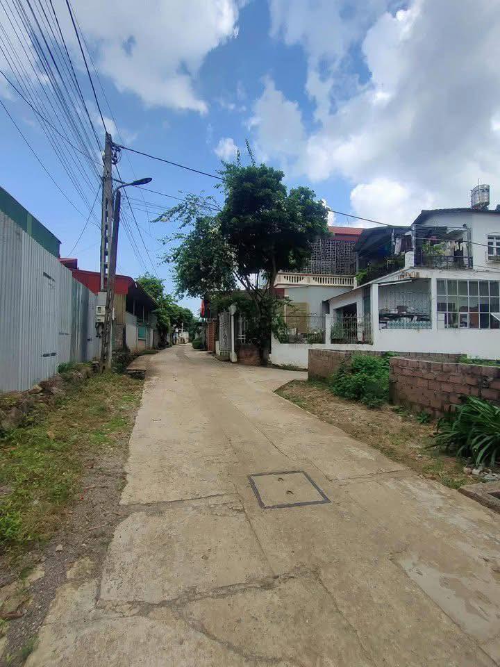 Đất nền Tiểu Khu 70 Mộc Châu 120m² giá 2 tỷ - Sổ đỏ chính chủ ngay trung tâm!