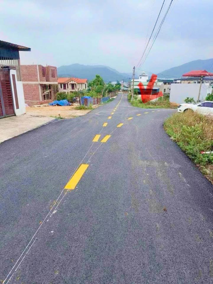 Đất lô góc 3 mặt tiền tại Uông Bí 108m² giá chỉ 1.4 tỷ - Cơ hội đầu tư tuyệt vời!