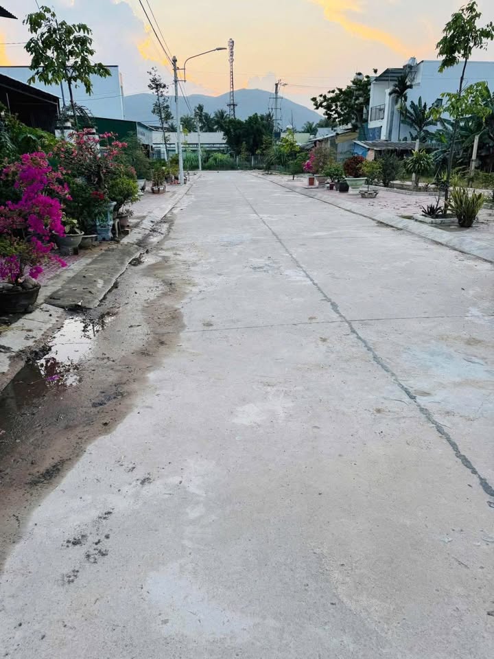 Đất thổ cư Hoài Nhơn 187m² giá 800 triệu - Gần chợ và trường học!