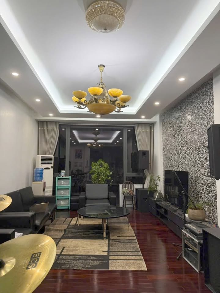 Nhà 4,5 tầng Võ Cường Bắc Ninh 80m² giá 12 tỷ - Thiết kế hiện đại, nội thất gỗ cao cấp!