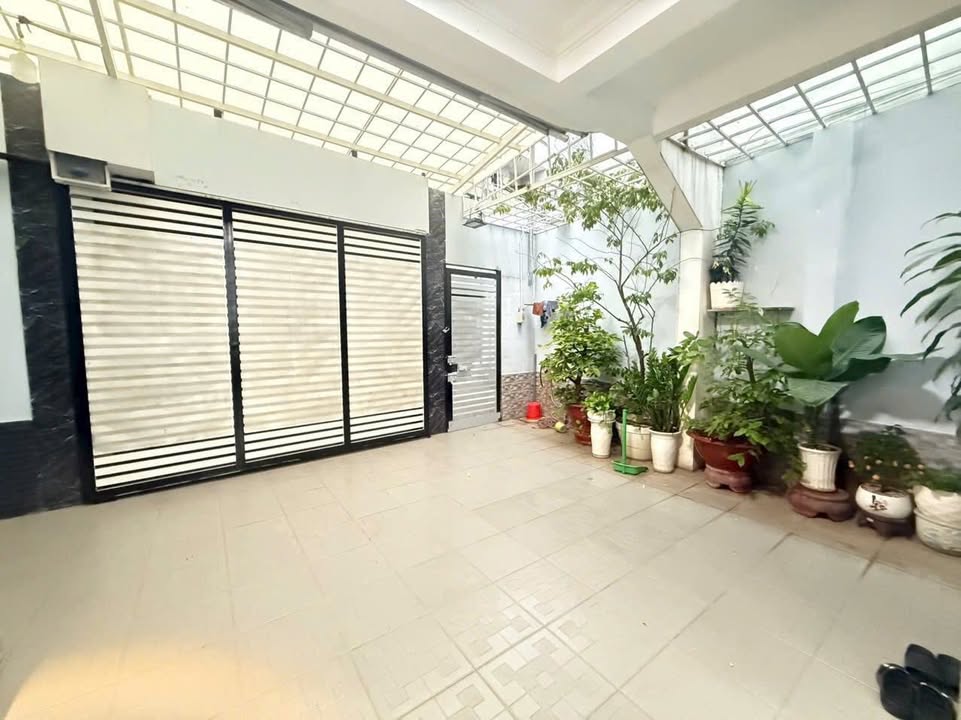 Nhà mặt tiền đẹp Thủ Đức 104m² giá 10 tỷ - Sẵn sàng ở ngay!