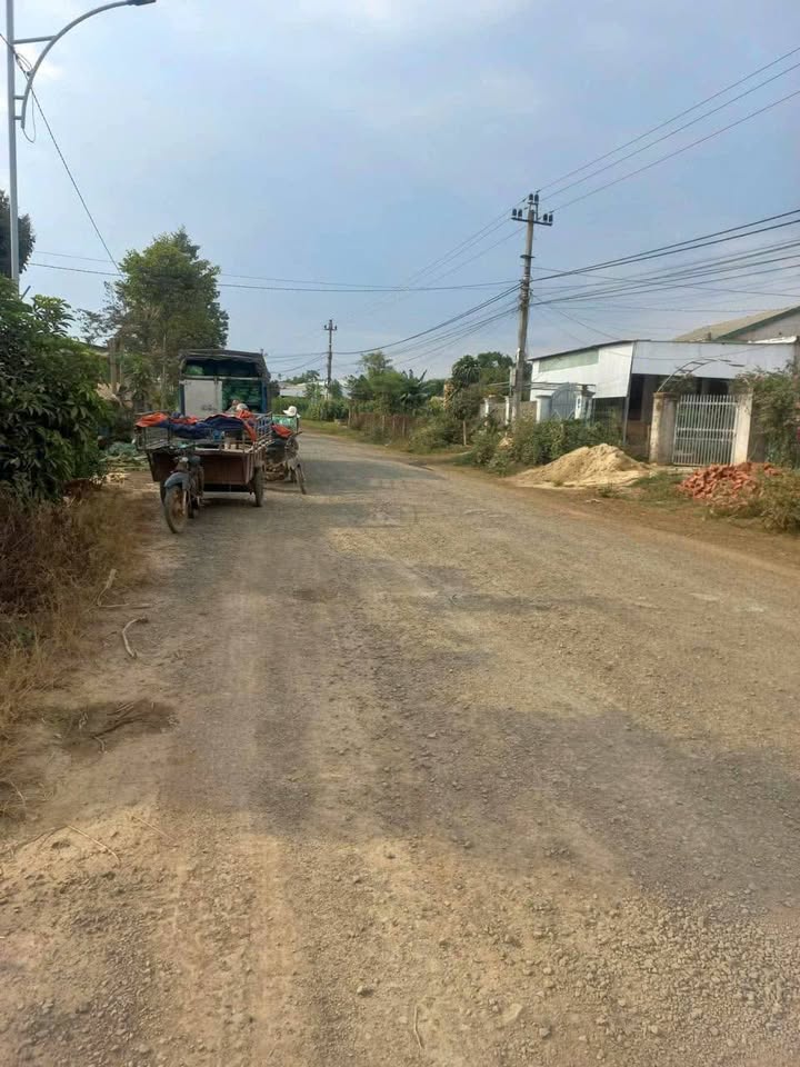 Đất nền Ea Kmút, Ea Kar 500m² giá chỉ 160 triệu - Kinh doanh thuận lợi!