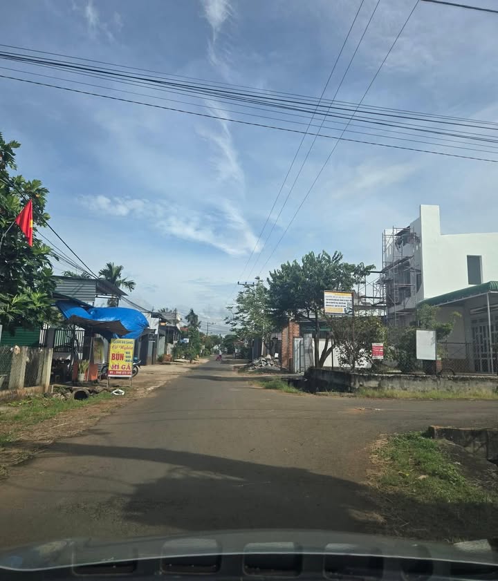 Nhà góc 2 mặt tiền Nguyễn Chí Thanh, Cư M'gar 310.5m² giá 4.5 tỷ - Kinh doanh thuận lợi!