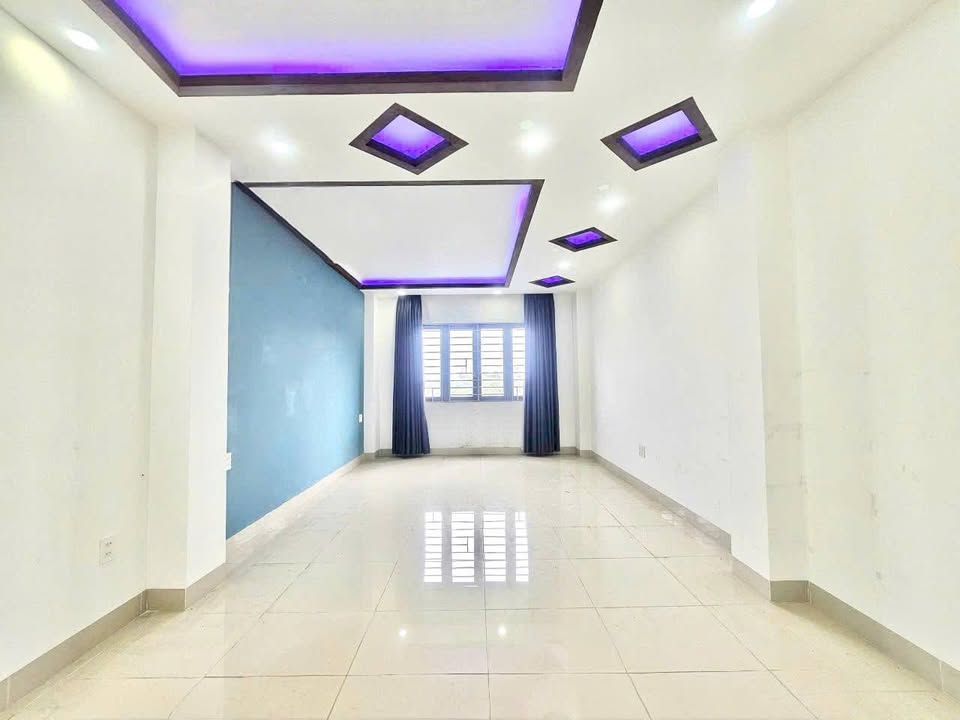 Cho thuê toà nhà nguyên căn 5 tầng mặt tiền Phạm Văn Thuận 156m² chỉ 25 triệu/tháng - Phù hợp cho doanh nghiệp!