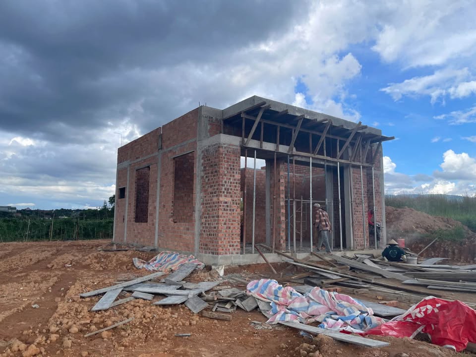 Nhà 2 tầng Nam Ban, Lâm Hà 300m² giá 2.3 tỷ - Tặng nội thất cơ bản!