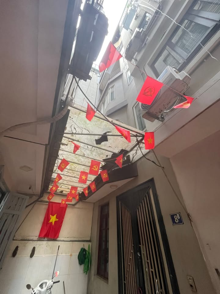 Nhà Hoàng Mai 30m² giá 6.8 tỷ - Sổ đỏ chính chủ, đầu tư sinh lời!