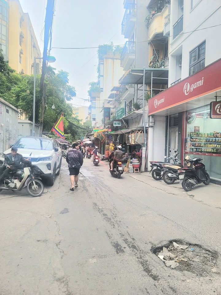 FrontHouse Pháo Đài Láng 50m² giá 23.5 tỷ - Kinh doanh sầm uất, vị trí đắc địa!