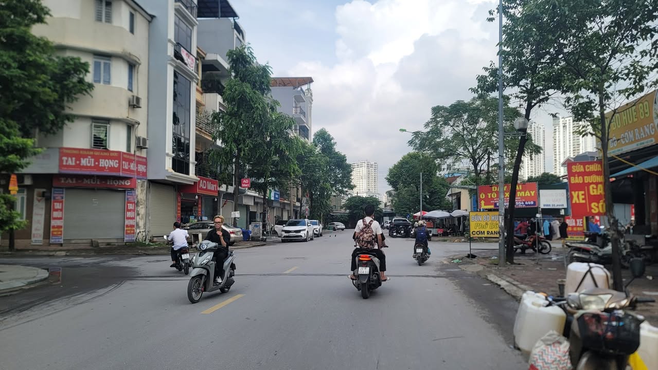 Nhà phố kinh doanh Văn Quán 85m² giá 20 tỷ - Mặt tiền vỉa hè rộng rãi!