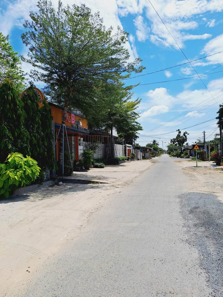 Đất nền hẻm 40 đường Phạm Hùng, Long Thành Trung 550m² giá 300 triệu - Cơ hội đầu tư tuyệt vời!