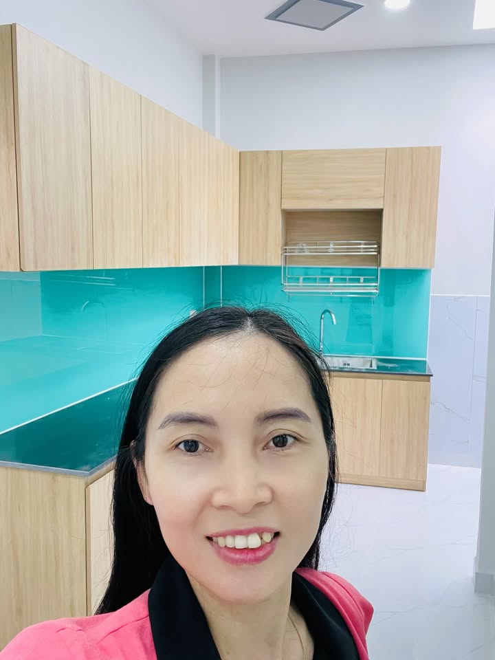 Nhà phố Hiệp Phú, Thủ Đức 100m² giá 5 tỷ - Ô tô đỗ cửa, sẵn sàng ở ngay!