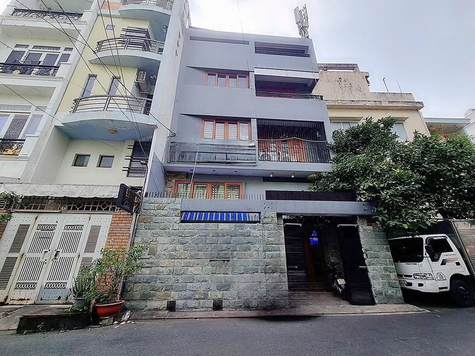 Nhà hẻm 7B Thành Thái, Quận 10, 105m² giá 18 tỷ - Cơ hội đầu tư tuyệt vời!