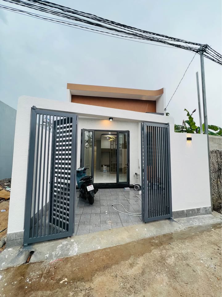 Nhà mới Bàu Trâm, Long Khánh 100m² giá 1.45 tỷ - Sổ hồng riêng, tiện nghi đầy đủ!