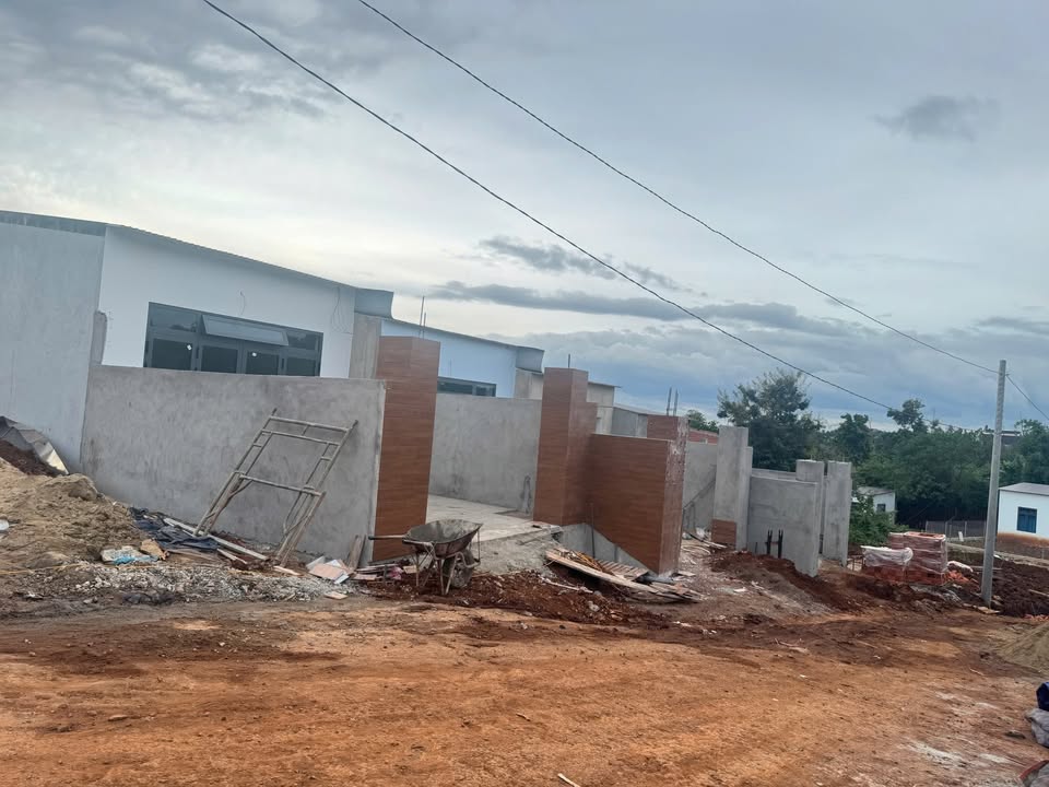 Nhà liền kề Hẻm 327 đường Y Moan, Buôn Ma Thuột 100m² giá 1.35 tỷ - Sổ đỏ chính chủ!