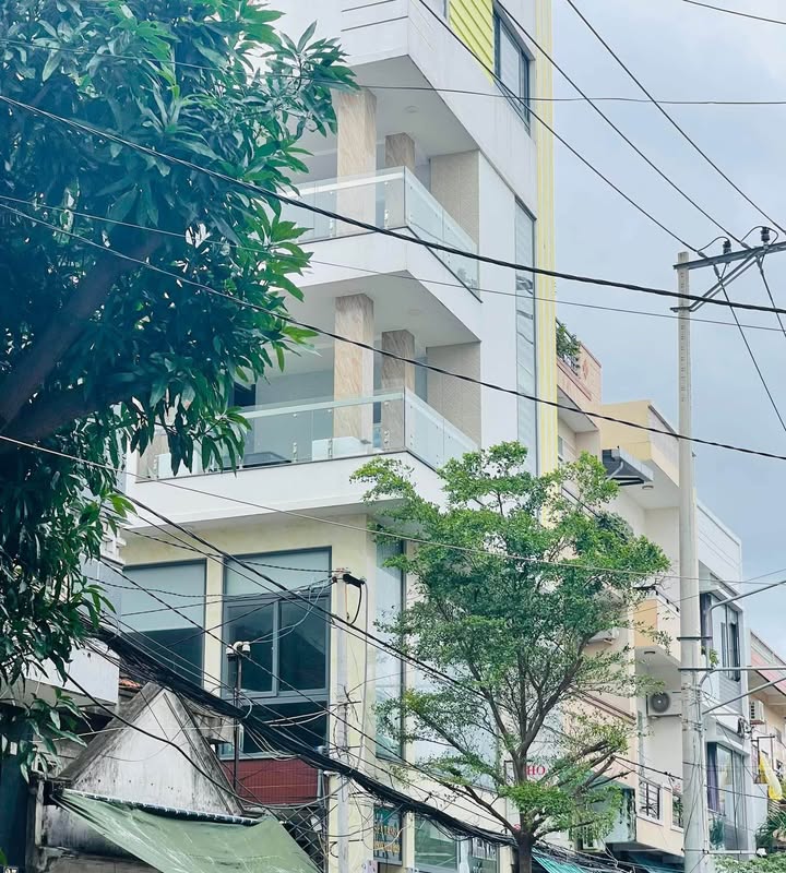 Nhà mặt tiền Kinh Doanh Nguyễn Thái Học 30m² giá 3.x tỷ - Cơ hội đầu tư tuyệt vời!