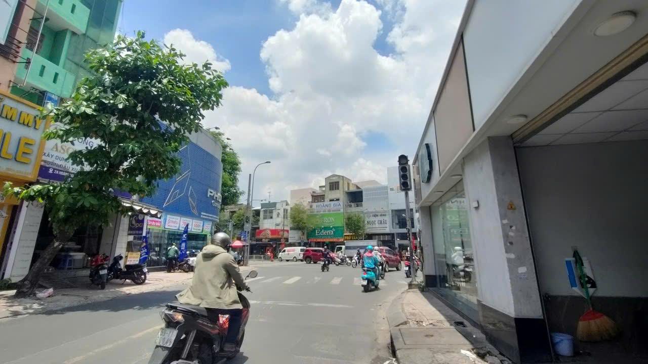 Cho thuê nhà nguyên căn đường Hoàng Hoa Thám, Tân Bình 204m² - Vị trí sầm uất, kinh doanh thuận lợi!