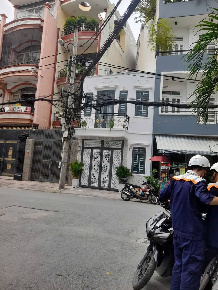 Mặt tiền kinh doanh đường Năm Châu P11 Tân Bình 21m² giá 3.76 tỷ - Đầu tư sinh lời ngay!